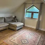 Victoria's Countryside Apartment